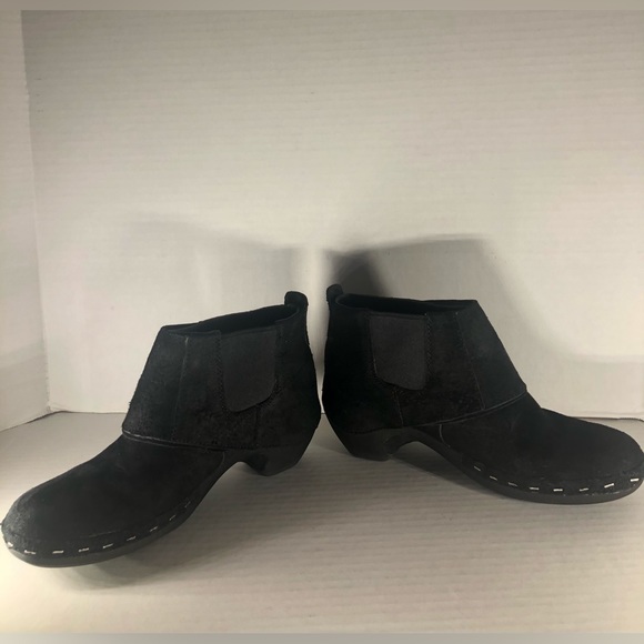 Merrill Black Button Suede Ankle Booties Women’s size 10 - Picture 14 of 16